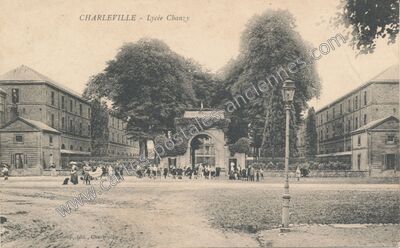 Carte postale ancienne Charleville — Charleville-Mézières (Ardennes)