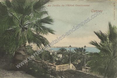 Carte postale ancienne Au Jardin de l'Hôtel Continental — Cannes (Alpes-Maritimes)