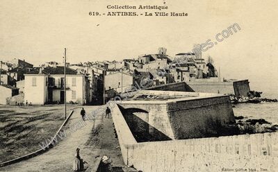 Carte postale ancienne La Ville Haute — Antibes (Alpes-Maritimes)