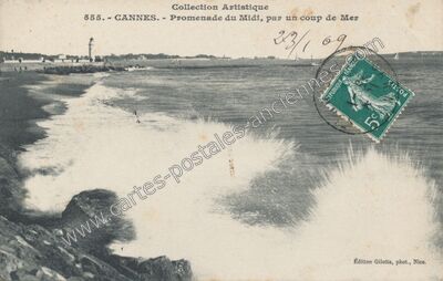 Carte postale ancienne Promenade du Midi, par un coup de Mer — Cannes (Alpes-Maritimes)