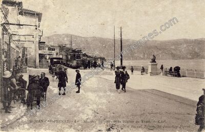 Carte postale ancienne Le Place des Voitures et la Station du Tram — Saint-Jean-Cap-Ferrat (Alpes-Maritimes)