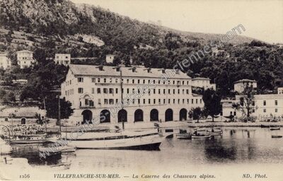 Carte postale ancienne La Caserne des Chasseurs alpins — Villefranche-sur-Mer (Alpes-Maritimes)