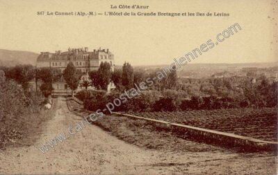 Carte postale ancienne L'Hôtel de la Grande Bretagne et les Iles de Lérins — Le Cannet (Alpes-Maritimes)
