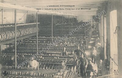 Carte postale ancienne Industrie de la Soie, l'intérieur d'un Moulinage — Annonay (Ardèche)