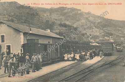Carte postale ancienne L'Œuvre des Enfants de la Montagne, en Vivarais. Leur départ à la Gare — Le Cheylard (Ardèche)