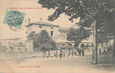 Carte postale ancienne Place du Bosquet, Les Écoles — Chomérac (Ardèche)