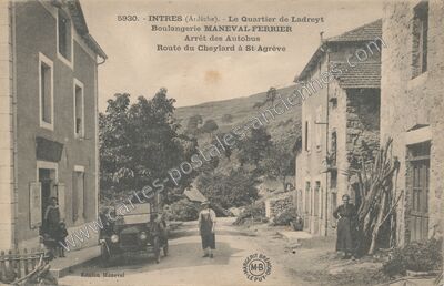 Carte postale ancienne Le Quartier de Ladreyt Boulangerie MANEVAL-FERRIER Arrêt des Autobus Route du Cheylard à… — Intres (Ardèche)