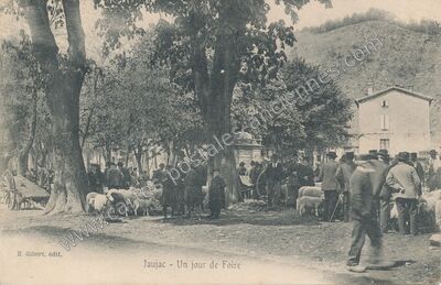 Carte postale ancienne Un jour de Foire — Jaujac (Ardèche)