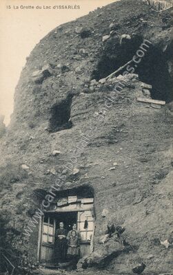 Carte postale ancienne La Grotte du Lac — Le Lac-d'Issarlès (Ardèche)