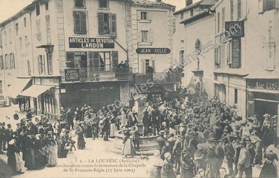 Carte postale ancienne Manifestation contre la fermeture de la Chapelle de St-François-Régis — Lalouvesc (Ardèche)