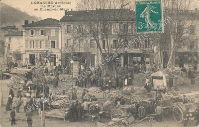 Carte postale ancienne Le Marché au Champ-de-Mars — Lamastre (Ardèche)