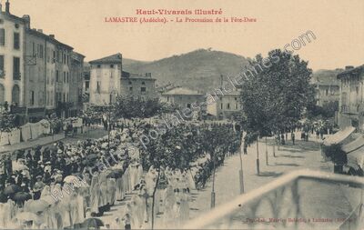 Carte postale ancienne La Procession de la Fête-Dieu — Lamastre (Ardèche)