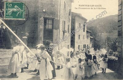 Carte postale ancienne La Procession de la Fête-Dieu — Marcols-les-Eaux (Ardèche)