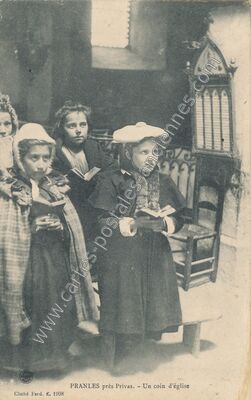 Carte postale ancienne Un coin d'église — Pranles (Ardèche)