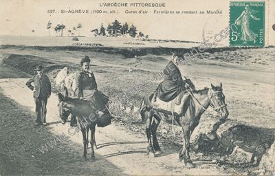 Carte postale ancienne Cures d'air - Fermières se rendant au Marché — Saint-Agrève (Ardèche)
