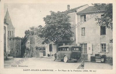 Carte postale ancienne La Place de la Fontaine — Saint-Julien-Labrousse (Ardèche)