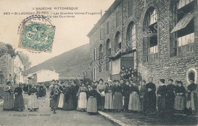 Carte postale ancienne Les Grandes Usines Fougeirol - La Sortie des Ouvrières — Saint-Laurent-du-Pape (Ardèche)