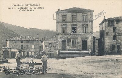 Carte postale ancienne L'Hôtel de Ville — Saint-Martin-de-Valamas (Ardèche)