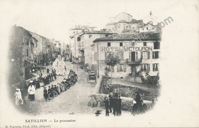 Carte postale ancienne La procession — Satillieu (Ardèche)