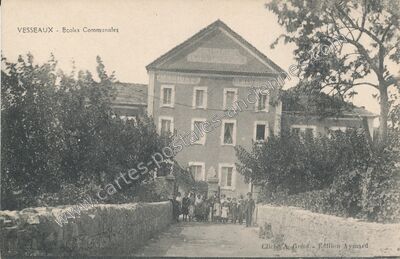 Carte postale ancienne Ecoles Communales — Vesseaux (Ardèche)