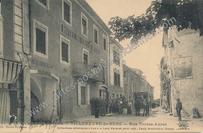 Carte postale ancienne Rue Toutes-Aures — Villeneuve-de-Berg (Ardèche)