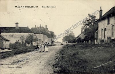 Carte postale ancienne Rue Berrouard — Magny-Fouchard (Aube)