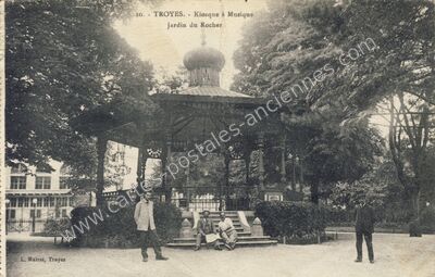 Carte postale ancienne Kiosque à Musique Jardin du Rocher — Troyes (Aube)