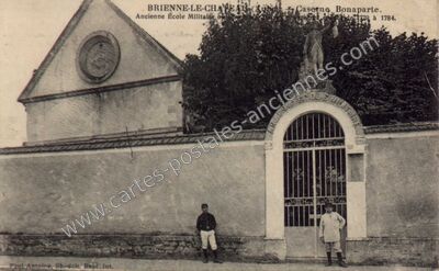 Carte postale ancienne Caserne Bonaparte. Ancienne École Militaire, de 1779 à 1784 — Brienne-le-Château (Aube)
