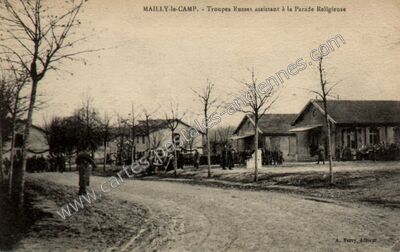 Carte postale ancienne Troupes Russes assistant à la Parade Religieuse — Mailly-le-Camp (Aube)