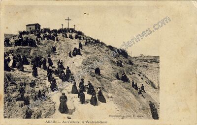 Carte postale ancienne Au Calvaire, le Vendredi-Saint — Aubin (Aveyron)