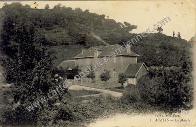 Carte postale ancienne La Mairie — Auzits (Aveyron)