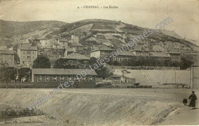 Carte postale ancienne Les Ecoles — Cransac (Aveyron)