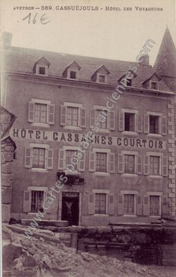 Carte postale ancienne Hôtel Cassagnes Courtois — Cassuéjouls (Aveyron)