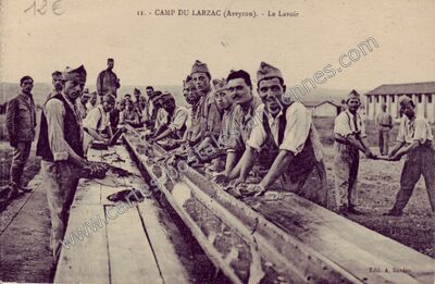 Carte postale ancienne Camp du Larzac — La Cavalerie (Aveyron)