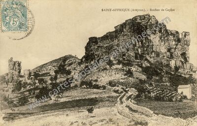 Carte postale ancienne Rocher de Caylus — Saint-Affrique (Aveyron)