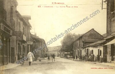 Carte postale ancienne La Route vers le Gua — Cransac (Aveyron)