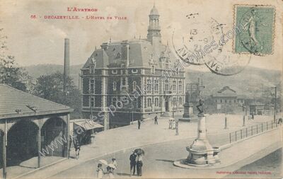Carte postale ancienne L'Hôtel de Ville — Decazeville (Aveyron)