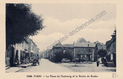 Carte postale ancienne La Place du Faubourg et la Route de Rodez — Firmi (Aveyron)
