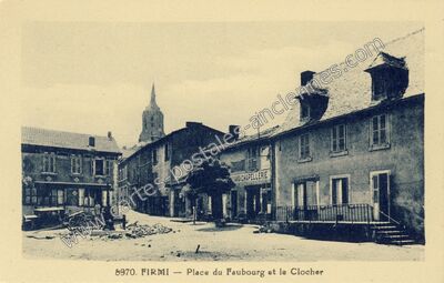Carte postale ancienne Place du Faubourg et le Clocher — Firmi (Aveyron)