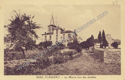 Carte postale ancienne La Mairie vue des Jardins — Flagnac (Aveyron)