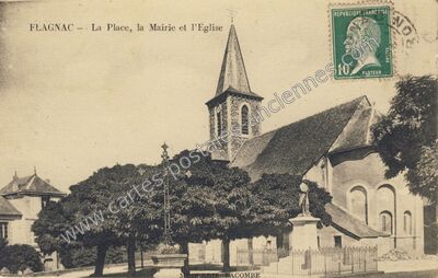 Carte postale ancienne La Place, la Mairie et l'Eglise — Flagnac (Aveyron)