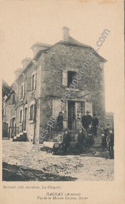 Carte postale ancienne Vue de la Maison Gazeau, épicier — Galgan (Aveyron)
