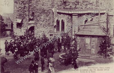 Carte postale ancienne Fêtes de Lacalm du 31 Août 1913 Sortie de la Messe — Lacalm (Aveyron)