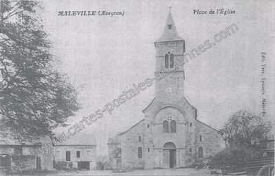 Carte postale ancienne Place de l'Église — Maleville (Aveyron)