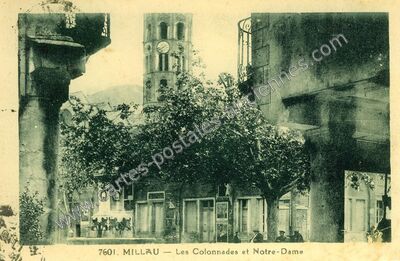 Carte postale ancienne Les Colonnades et Notre-Dame — Millau (Aveyron)