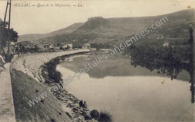 Carte postale ancienne Quai de la Mégisserie — Millau (Aveyron)