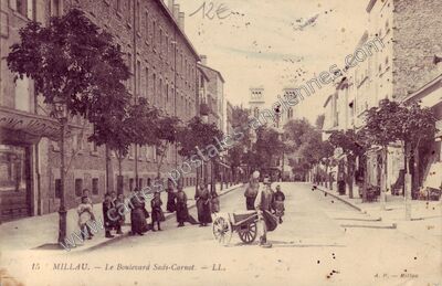 Carte postale ancienne Le Boulevard Sadi-Carnot — Millau (Aveyron)