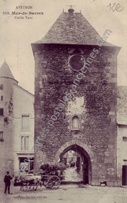 Carte postale ancienne Vieille Tour — Mur-de-Barrez (Aveyron)