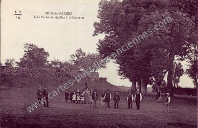 Carte postale ancienne Une Partie de Quilles à la Corrette — Mur-de-Barrez (Aveyron)
