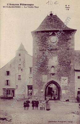 Carte postale ancienne La Vieille Tour — Mur-de-Barrez (Aveyron)